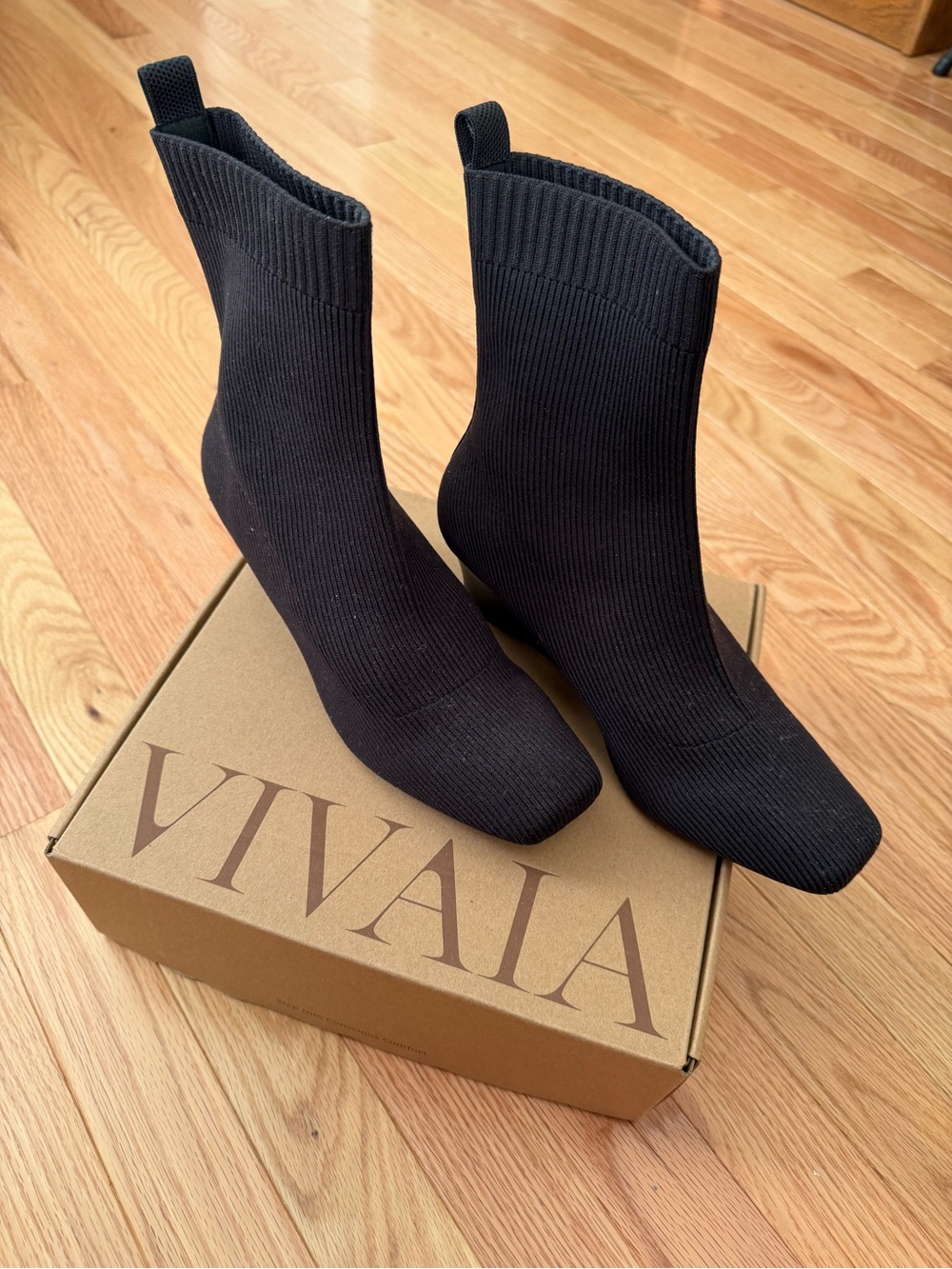 Vivaia Black Water-Repellent Heeled Boots